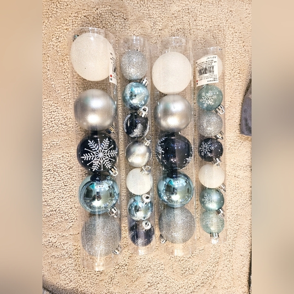 NEW Two Elegant Grey Velvet Silver Sequins Stockings, Ornaments & Garland - Picture 3 of 7